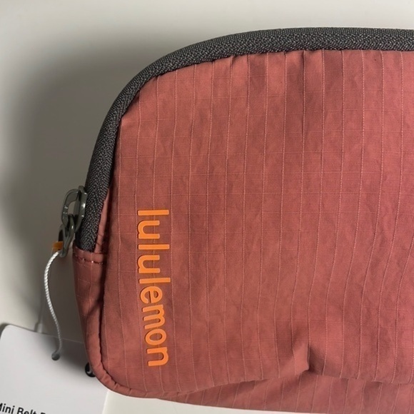 Lululemon Mini Belt Bag Crossbody Bag women’s sling Brier Rose Bag NWT - Picture 5 of 9